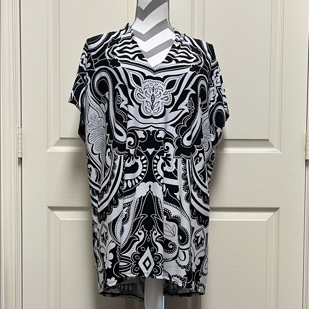 Chico’s Black and White Patterned Women's Tunic Top
